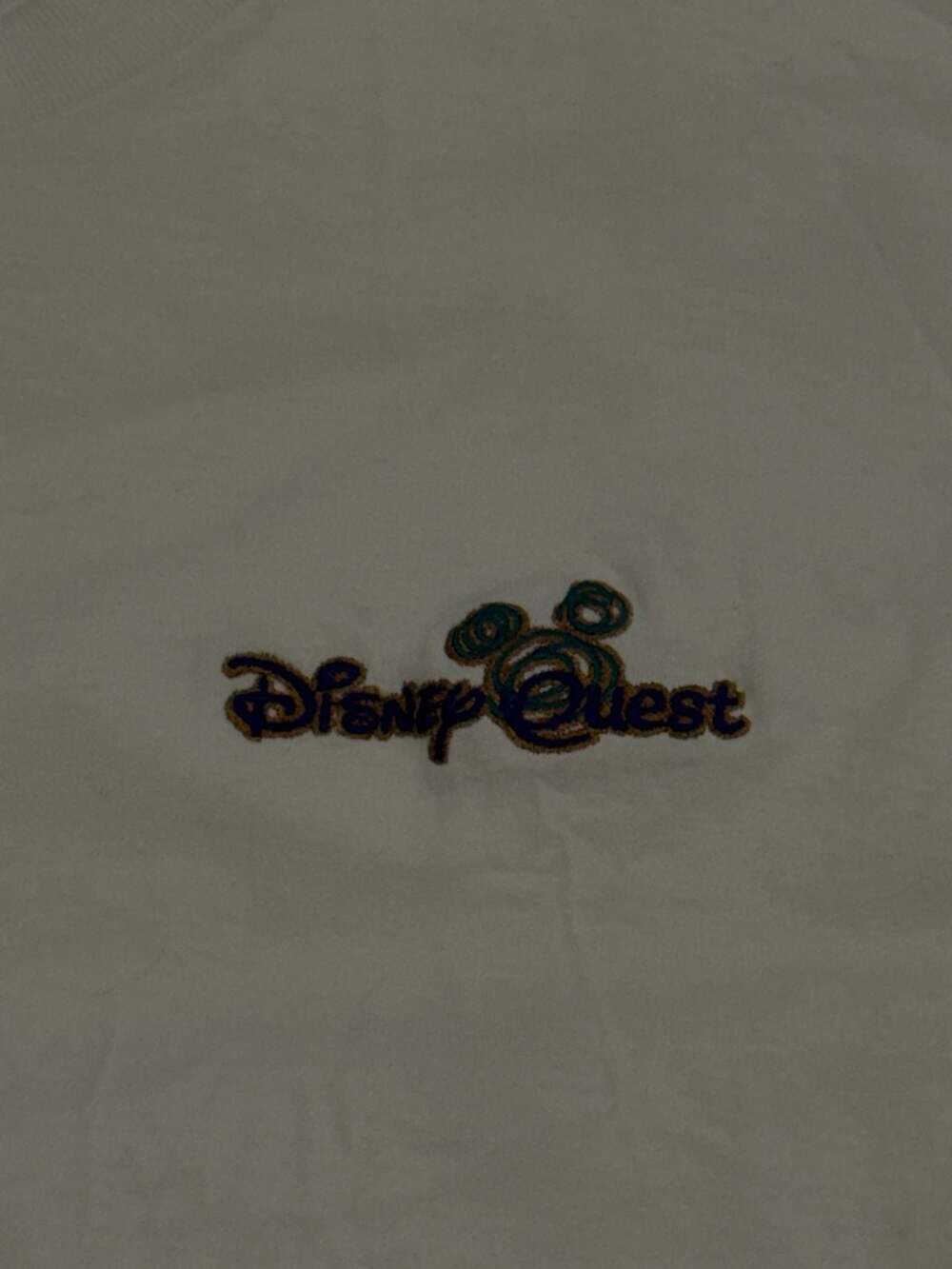 Vintage Y2K Disney Quest T-Shirt White Mickey Mouse
